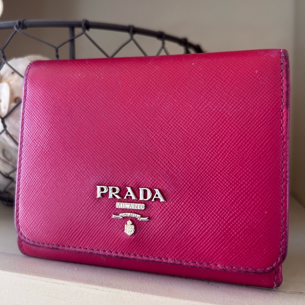🚨Low Start❤️Prada Tri-Fold Wallet in Peonia WITH card 💕For LS show